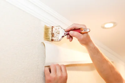 Pose de papier peint à Pampelonne — revêtements muraux et toiles de verre